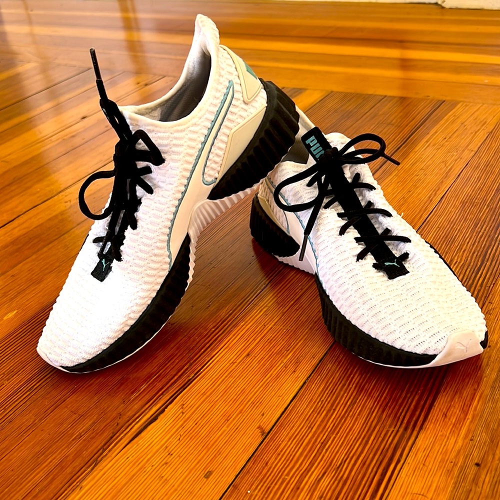 Puma Defy Womens Sneakers - Size 9.5